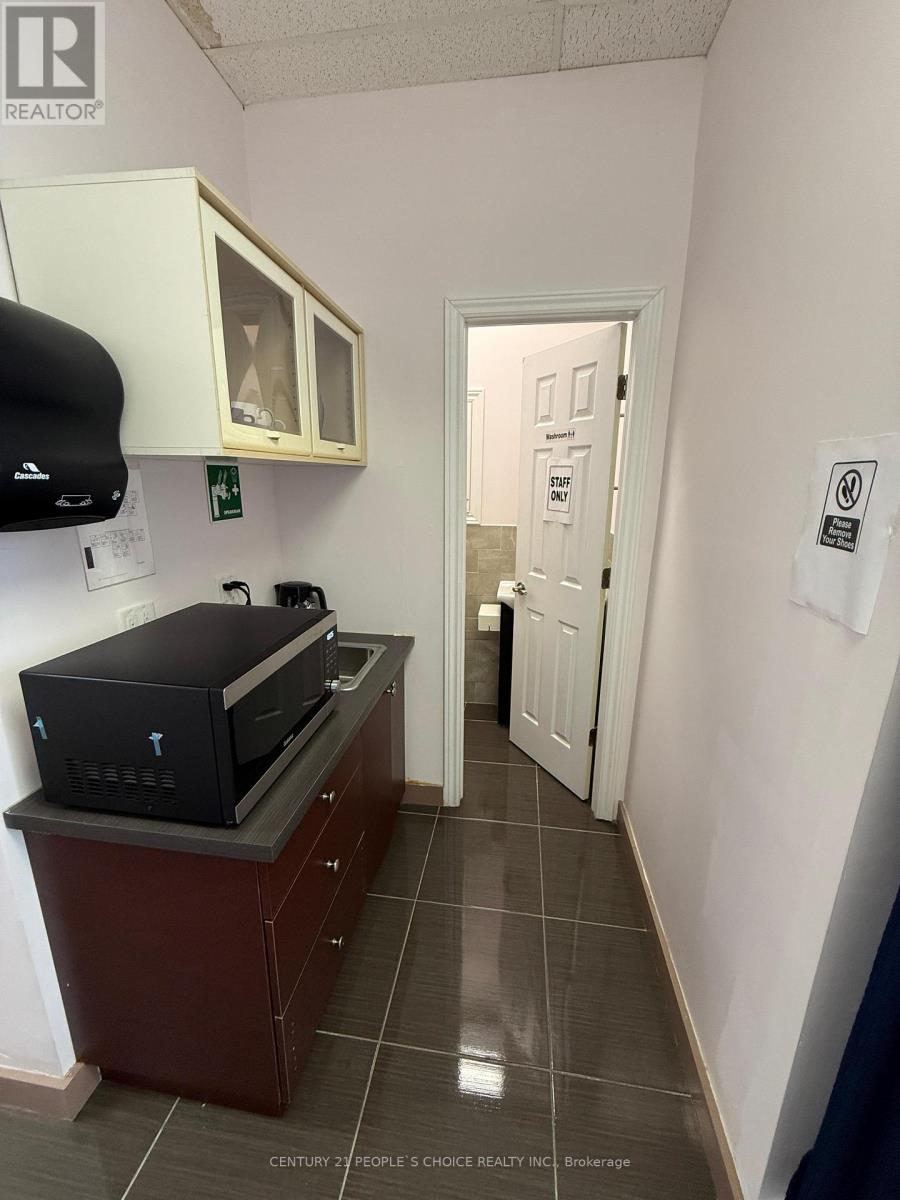 213 - 1550 South Gateway Road, Mississauga, Ontario  L4W 5G6 - Photo 5 - W12102521