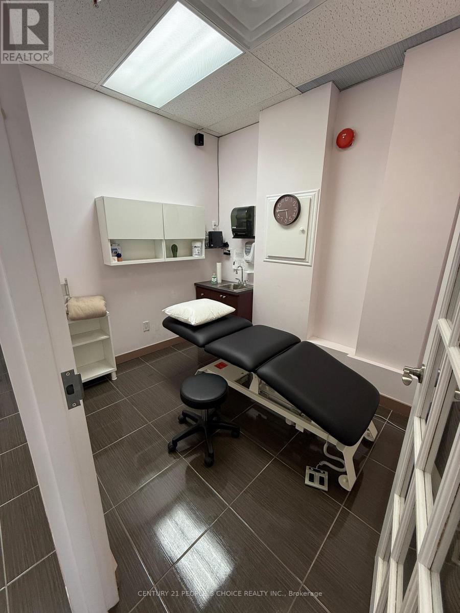 213 - 1550 South Gateway Road, Mississauga, Ontario  L4W 5G6 - Photo 9 - W12102521