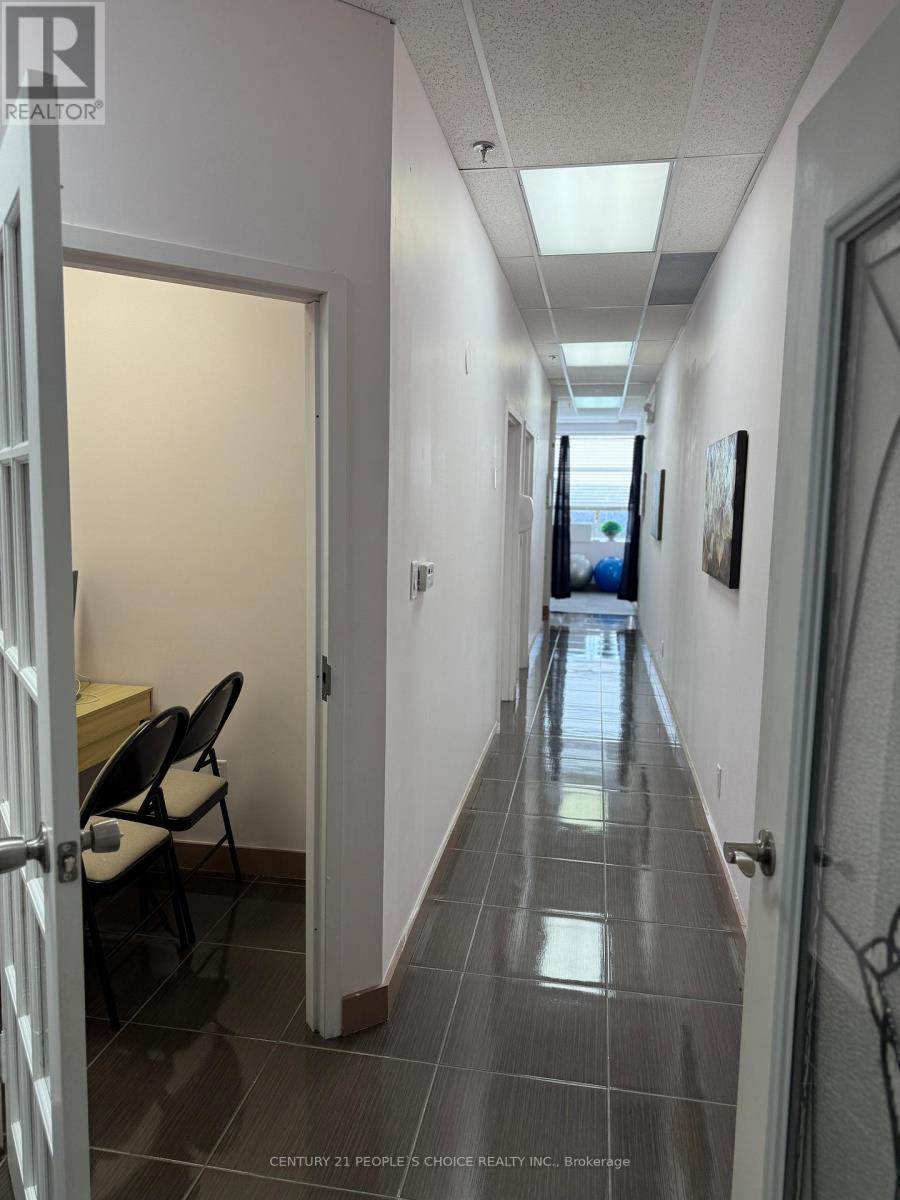 213 - 1550 South Gateway Road, Mississauga, Ontario  L4W 5G6 - Photo 4 - W12102521