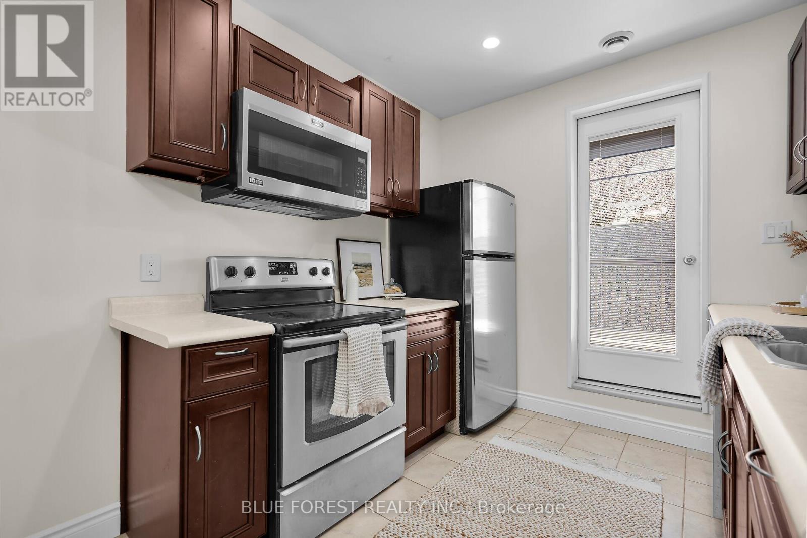 Photo 8 of 45 for 18 Belgrave Avenue