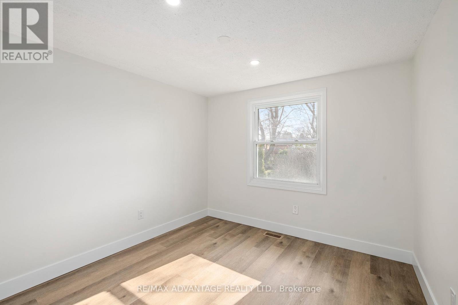 26 Luton Crescent, St. Thomas, Ontario  N5R 5K1 - Photo 13 - X12102670