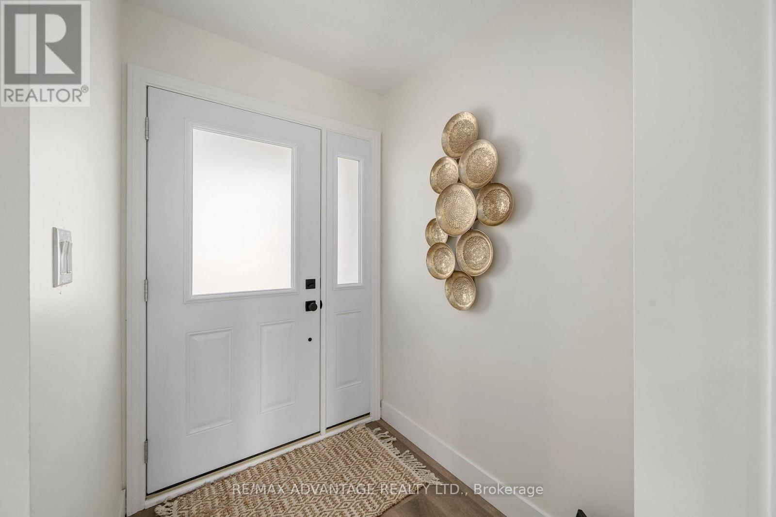 26 Luton Crescent, St. Thomas, Ontario  N5R 5K1 - Photo 4 - X12102670