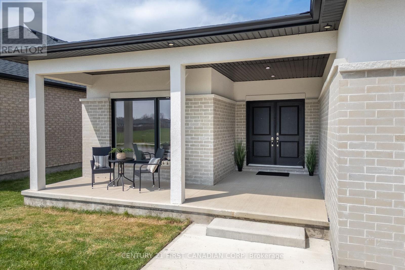 261 Stathis Boulevard, Sarnia, Ontario  N5S 0A8 - Photo 3 - X12102695