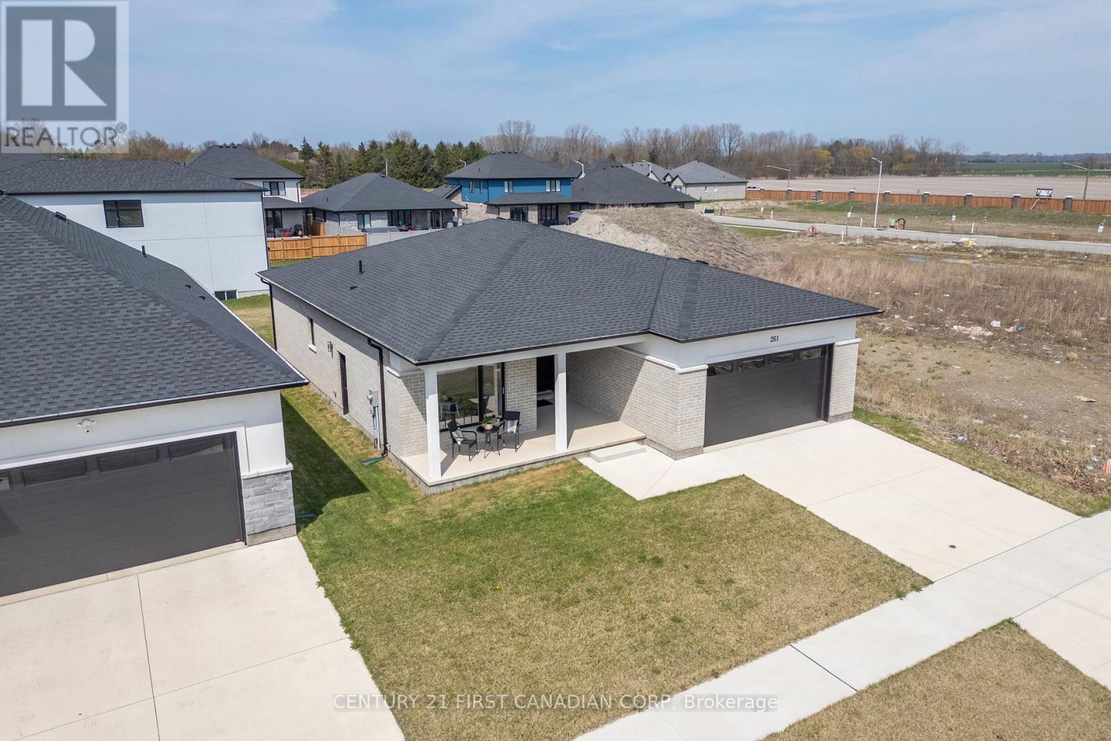 261 Stathis Boulevard, Sarnia, Ontario  N5S 0A8 - Photo 4 - X12102695