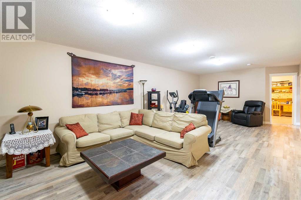 6611 40 Avenue, Stettler, Alberta  T4K 1L5 - Photo 34 - A2213130
