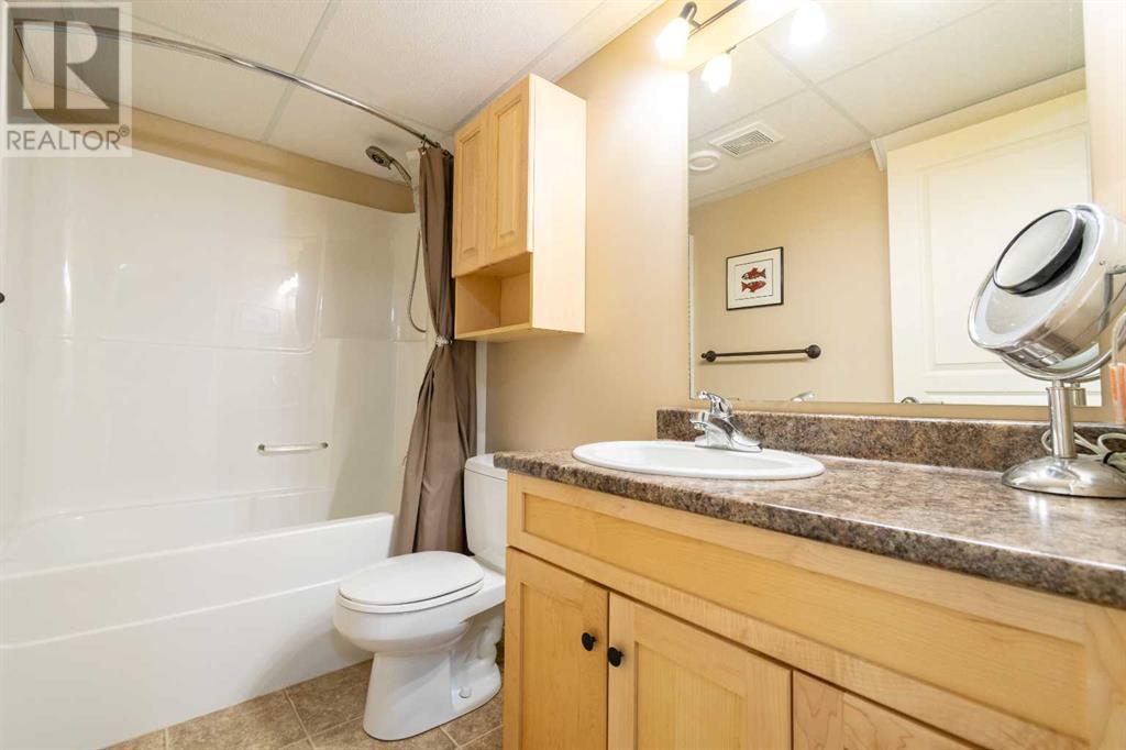6611 40 Avenue, Stettler, Alberta  T4K 1L5 - Photo 37 - A2213130