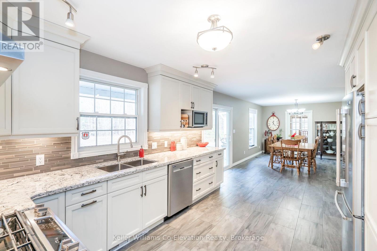 9 Whippoorwill Drive, Tiny, Ontario  L0L 2J0 - Photo 10 - S12102620