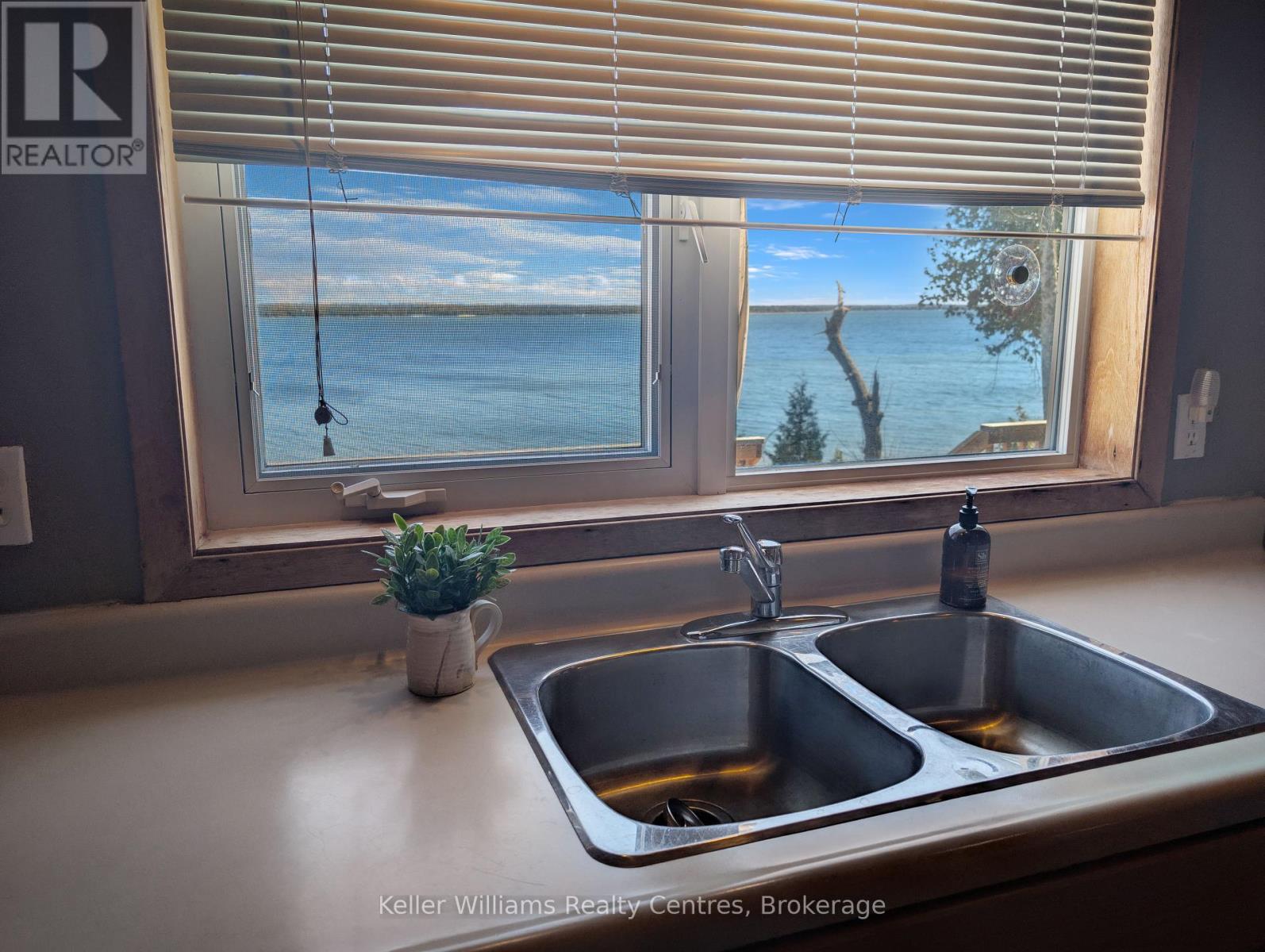 291 Tamarac Road, Northern Bruce Peninsula, Ontario  N0H 1W0 - Photo 9 - X12102656
