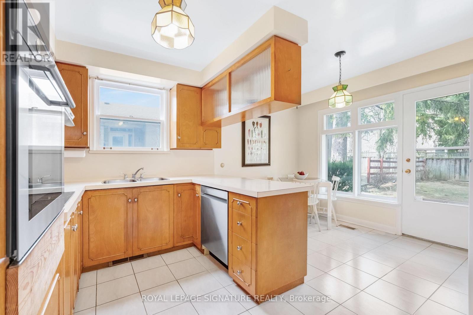 12 Feldbar Court, Toronto, Ontario  M2N 4P8 - Photo 7 - C12102605