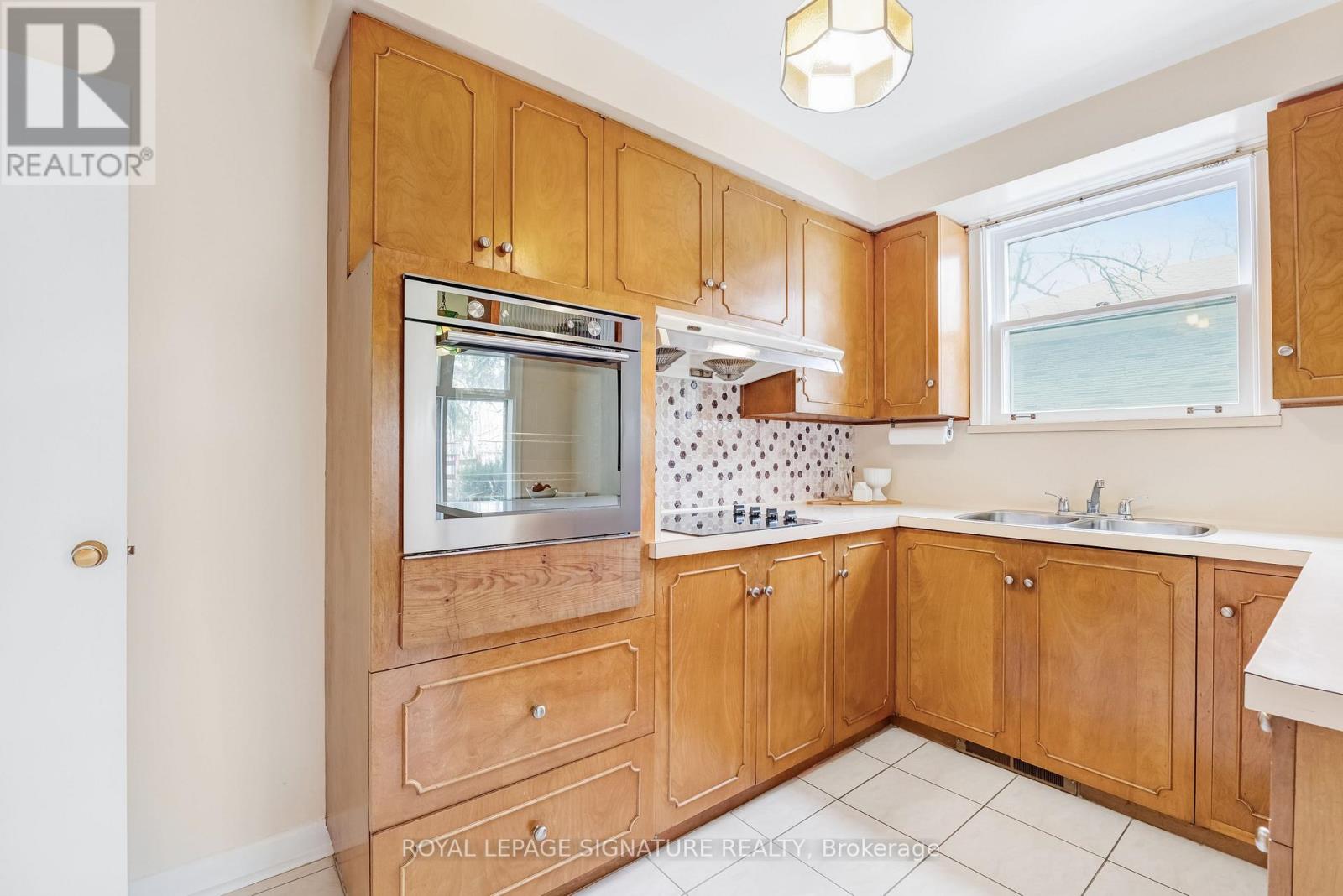 12 Feldbar Court, Toronto, Ontario  M2N 4P8 - Photo 9 - C12102605
