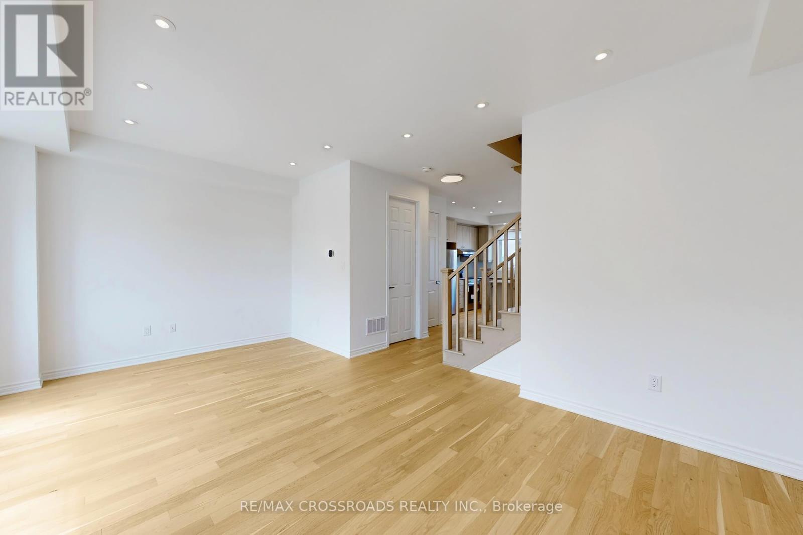 34 Avani Avenue, Markham, Ontario  L6C 3M3 - Photo 5 - N12102569