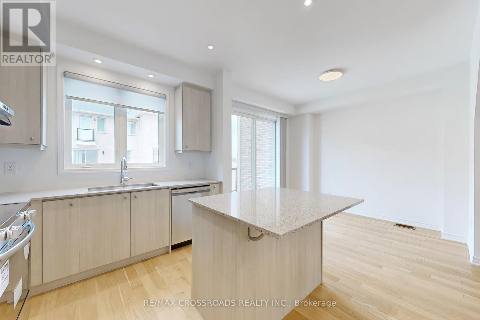 34 Avani Avenue, Markham, Ontario  L6C 3M3 - Photo 6 - N12102569