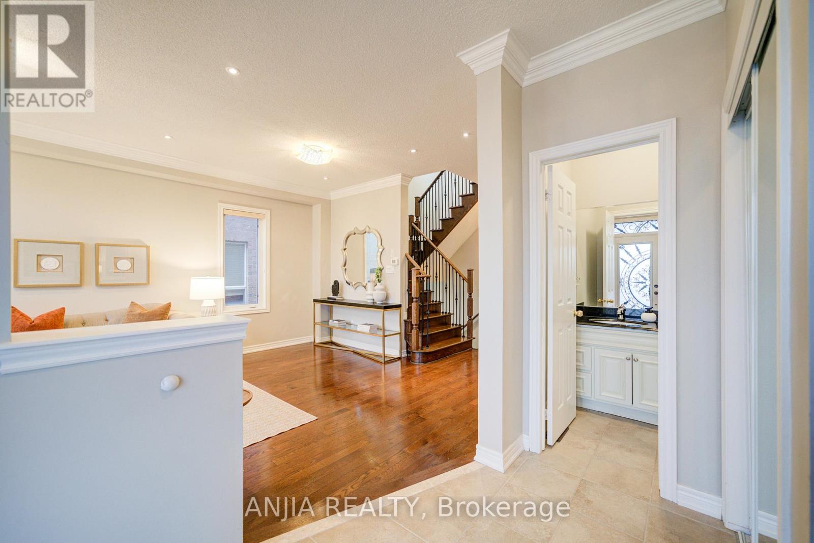 Property at 558 HOOVER PARK DRIVE image 5