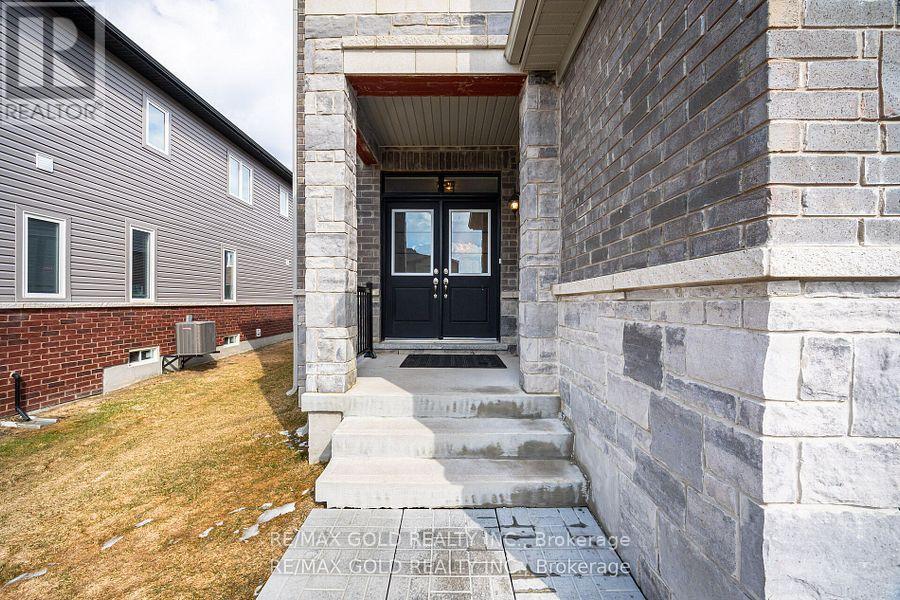 Property at 7 MIDDLETON DRIVE image 4