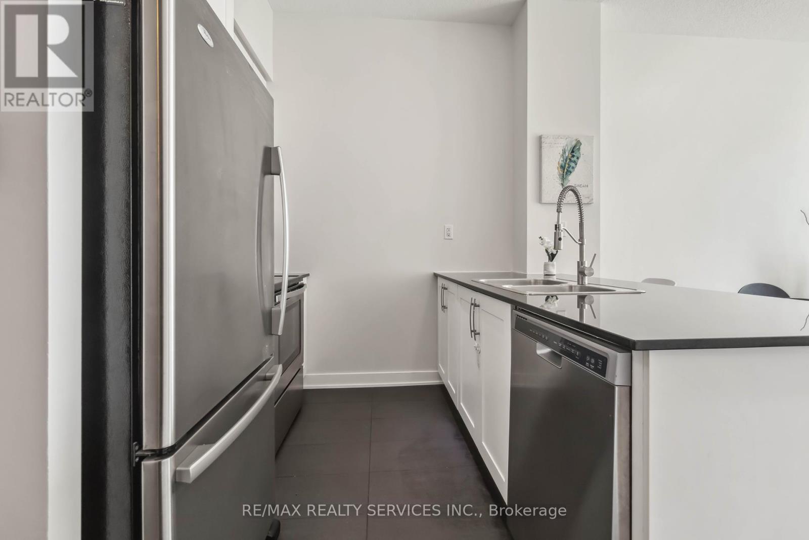 404 - 4065 Brickstone Mews, Mississauga, Ontario  L5B 0G3 - Photo 16 - W12102741