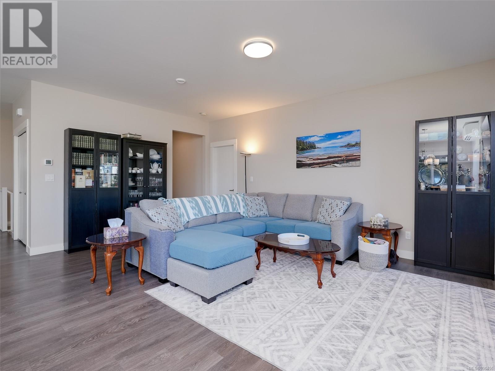 Property at 9 Pitt Pl image 4