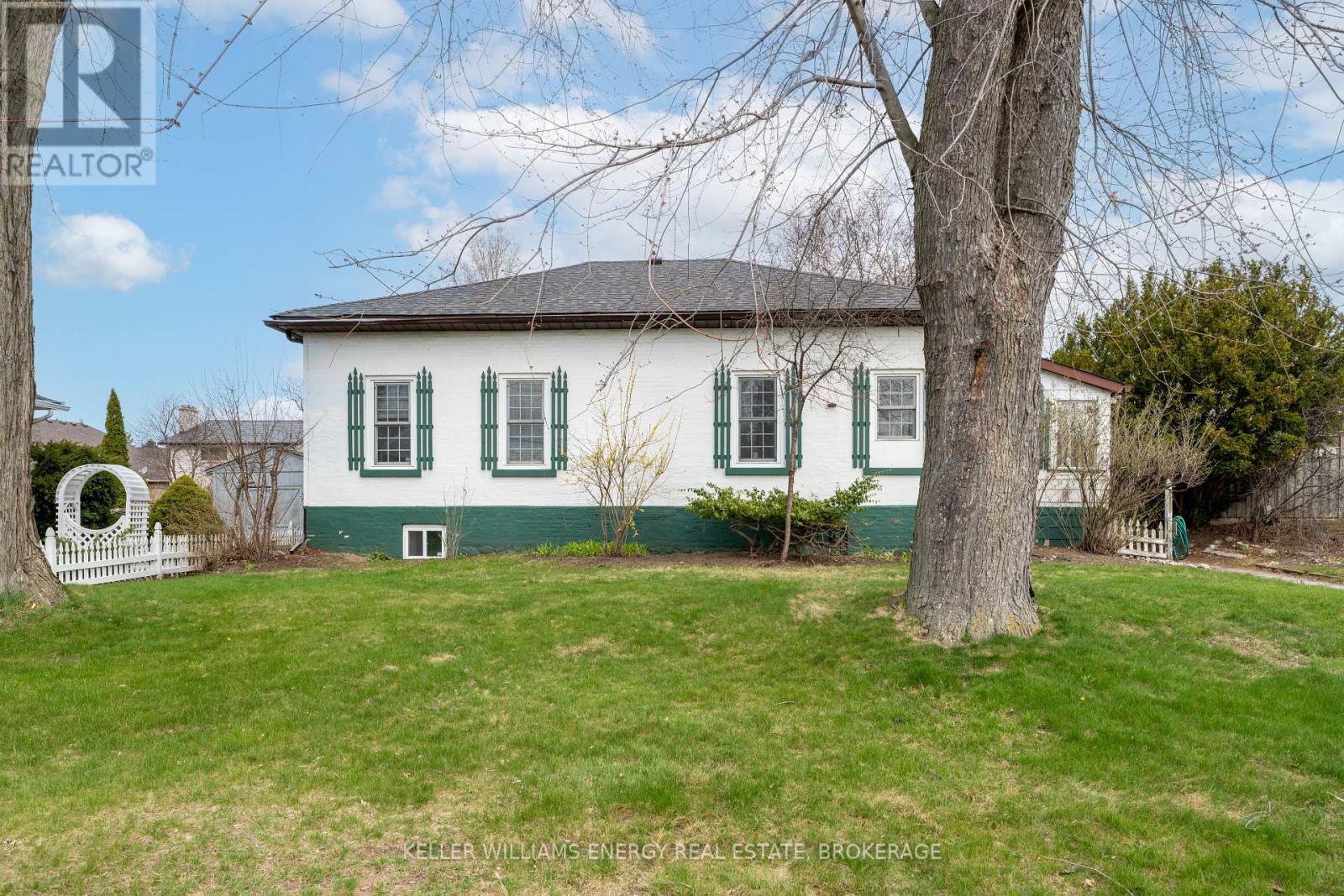Property at 1000 KING STREET E image 1