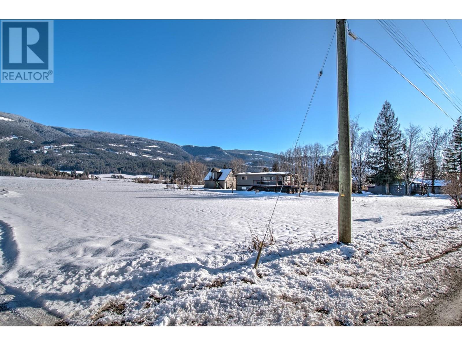 311 Riverside Road, Mara, British Columbia  V0E 2K0 - Photo 17 - 10336608