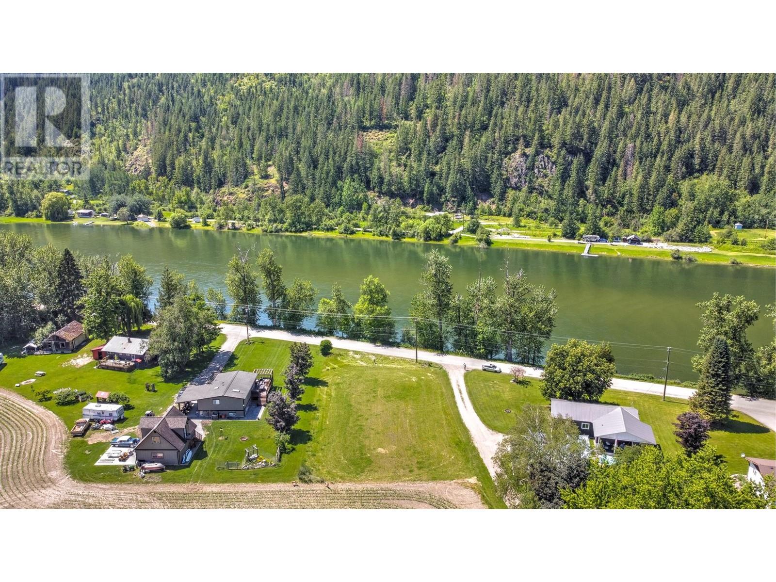 311 Riverside Road, Mara, British Columbia  V0E 2K0 - Photo 1 - 10336608