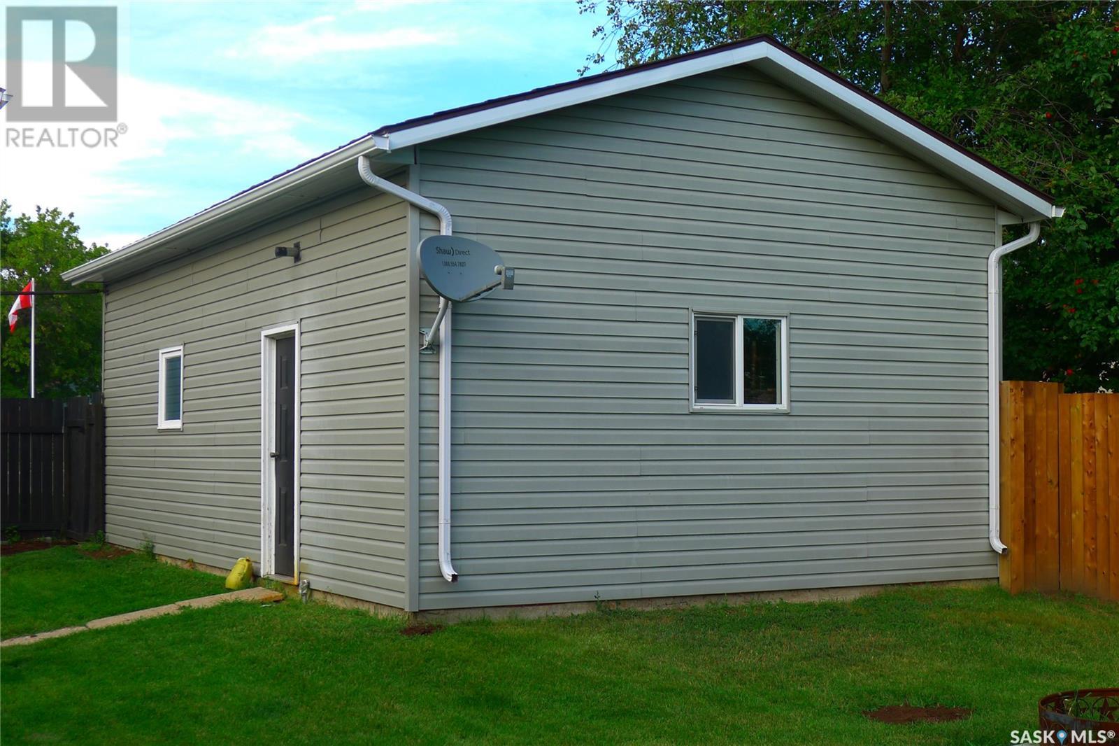414 3rd Avenue E, Biggar, Saskatchewan  S0K 0M0 - Photo 31 - SK998825