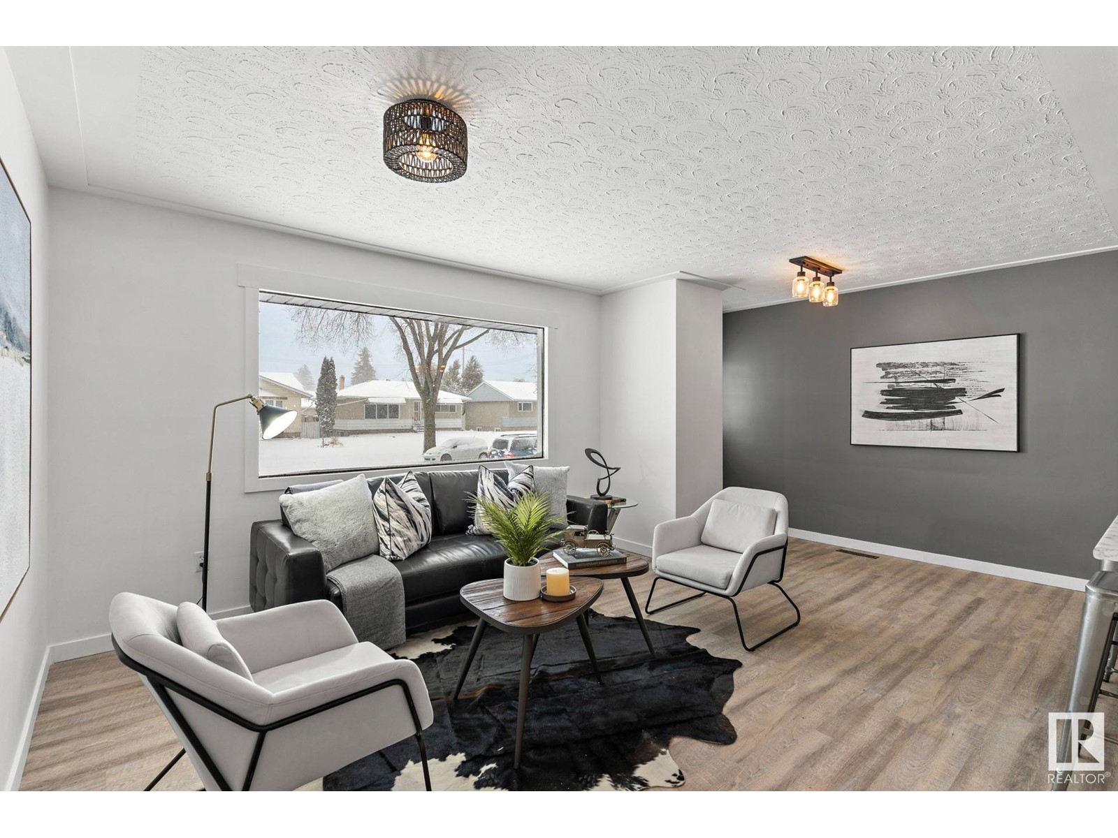 Property at 12220 55 ST NW image 3