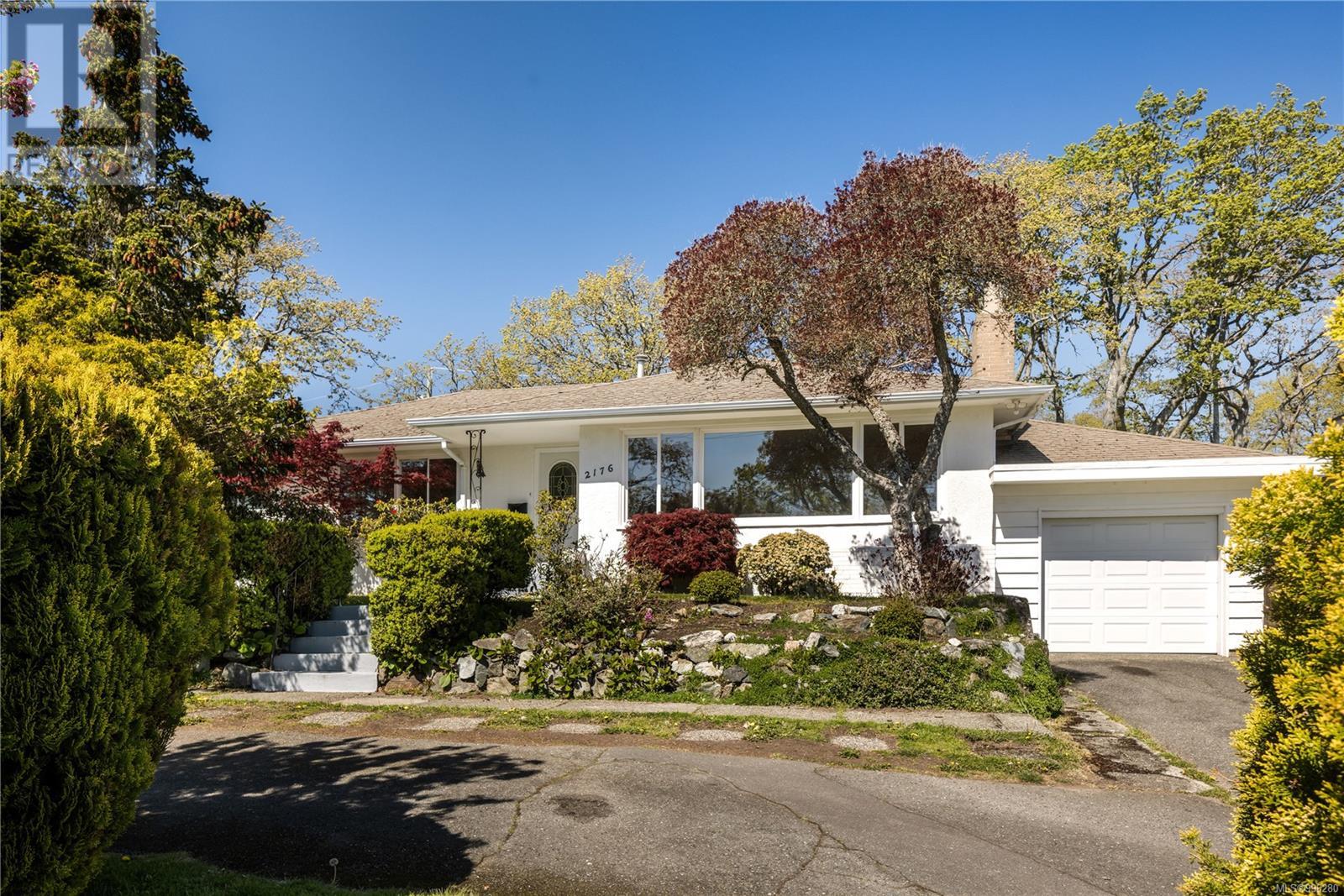Property at 2176 Lansdowne Rd image 4