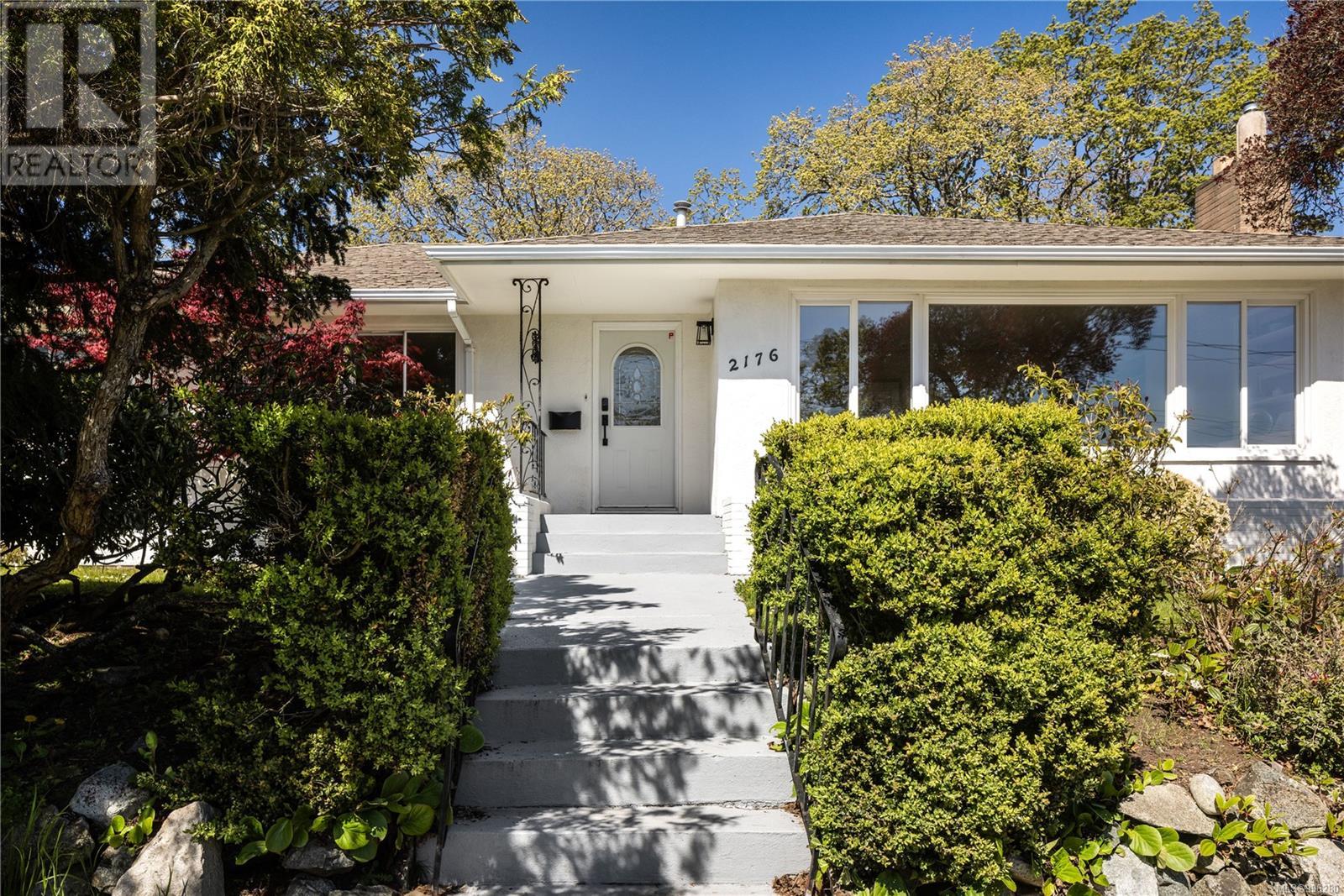 Property at 2176 Lansdowne Rd image 5