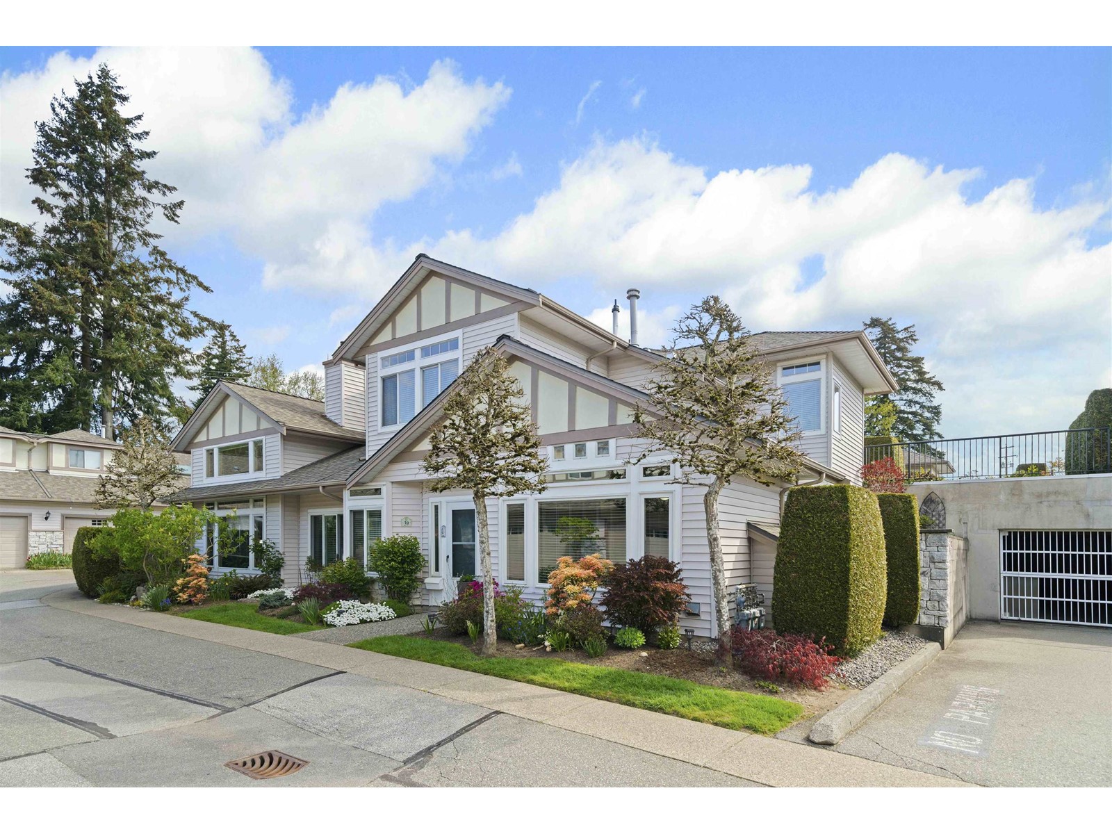 Property at 39 16325 82 AVENUE image 2