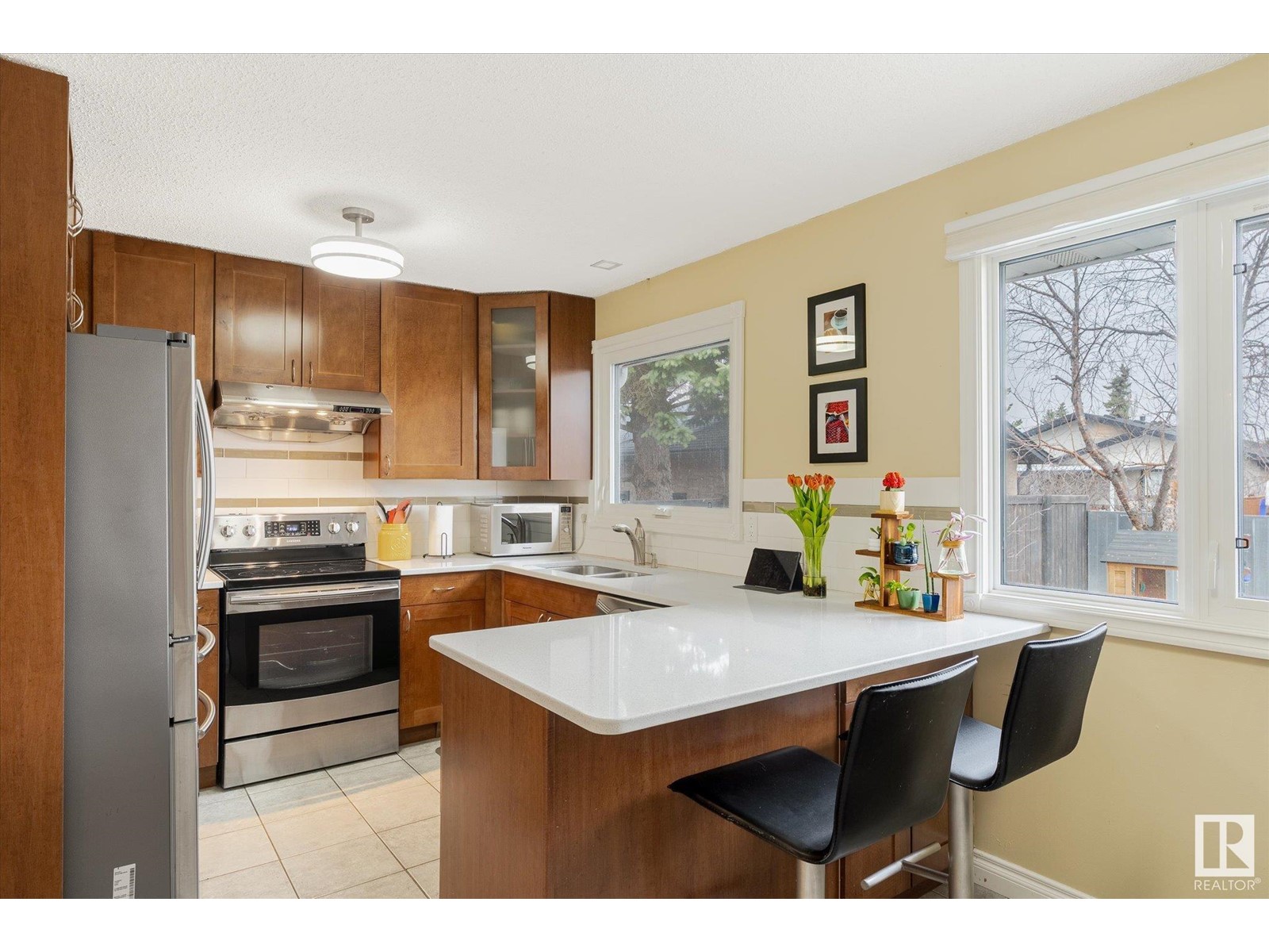Property at 10826 32A AV NW image 5