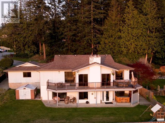 7143 LADNER STREET, Powell River, British Columbia