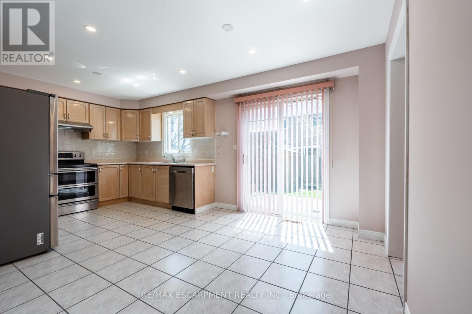 3 Resolute Drive, Hamilton, Ontario  L9A 5J6 - Photo 10 - X12102770