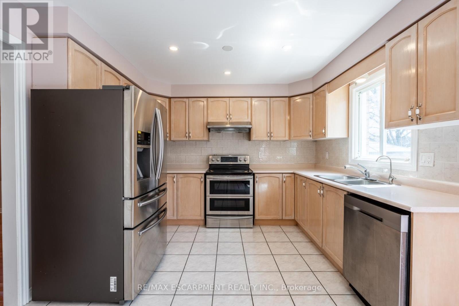 3 Resolute Drive, Hamilton, Ontario  L9A 5J6 - Photo 12 - X12102770