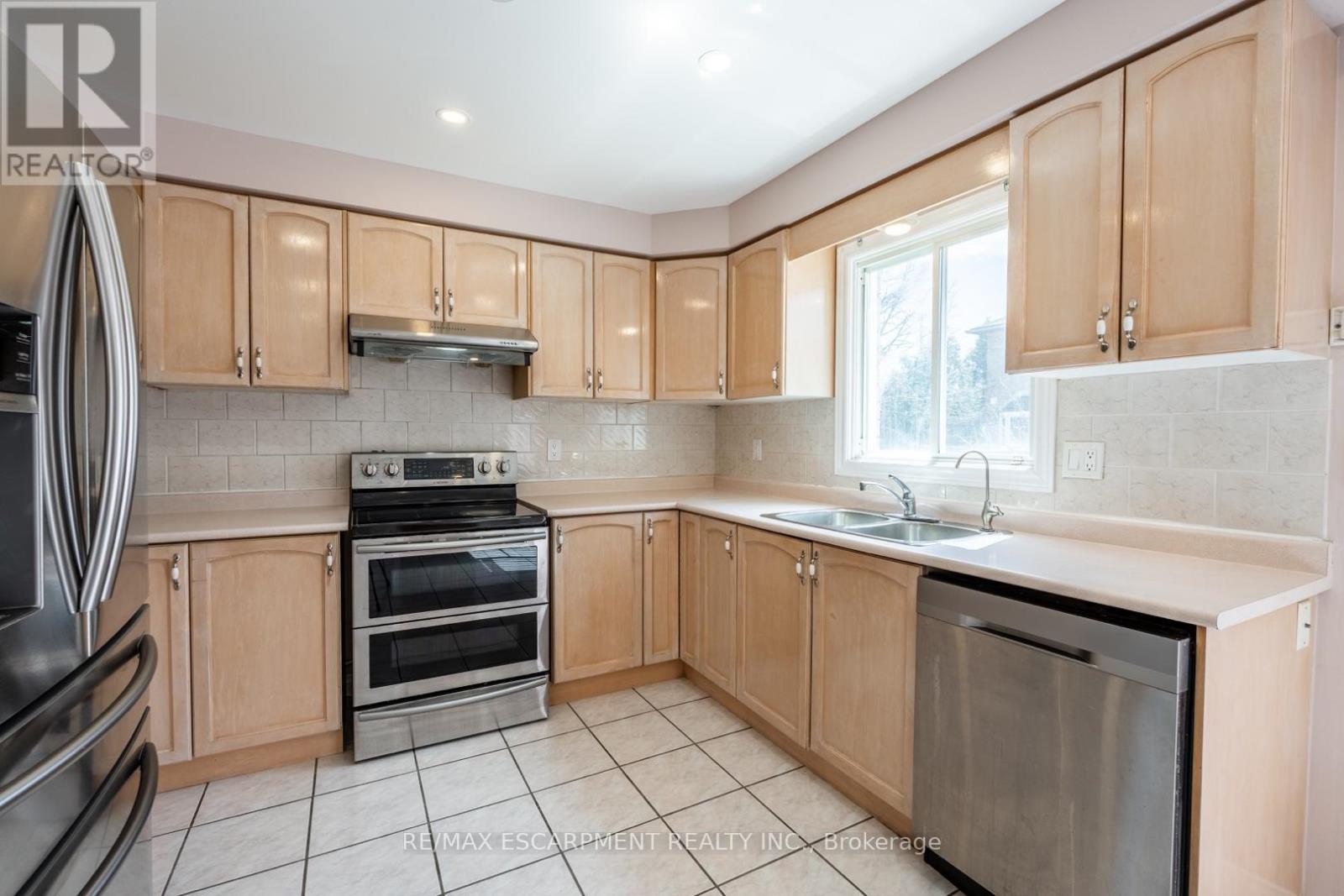 3 Resolute Drive, Hamilton, Ontario  L9A 5J6 - Photo 13 - X12102770