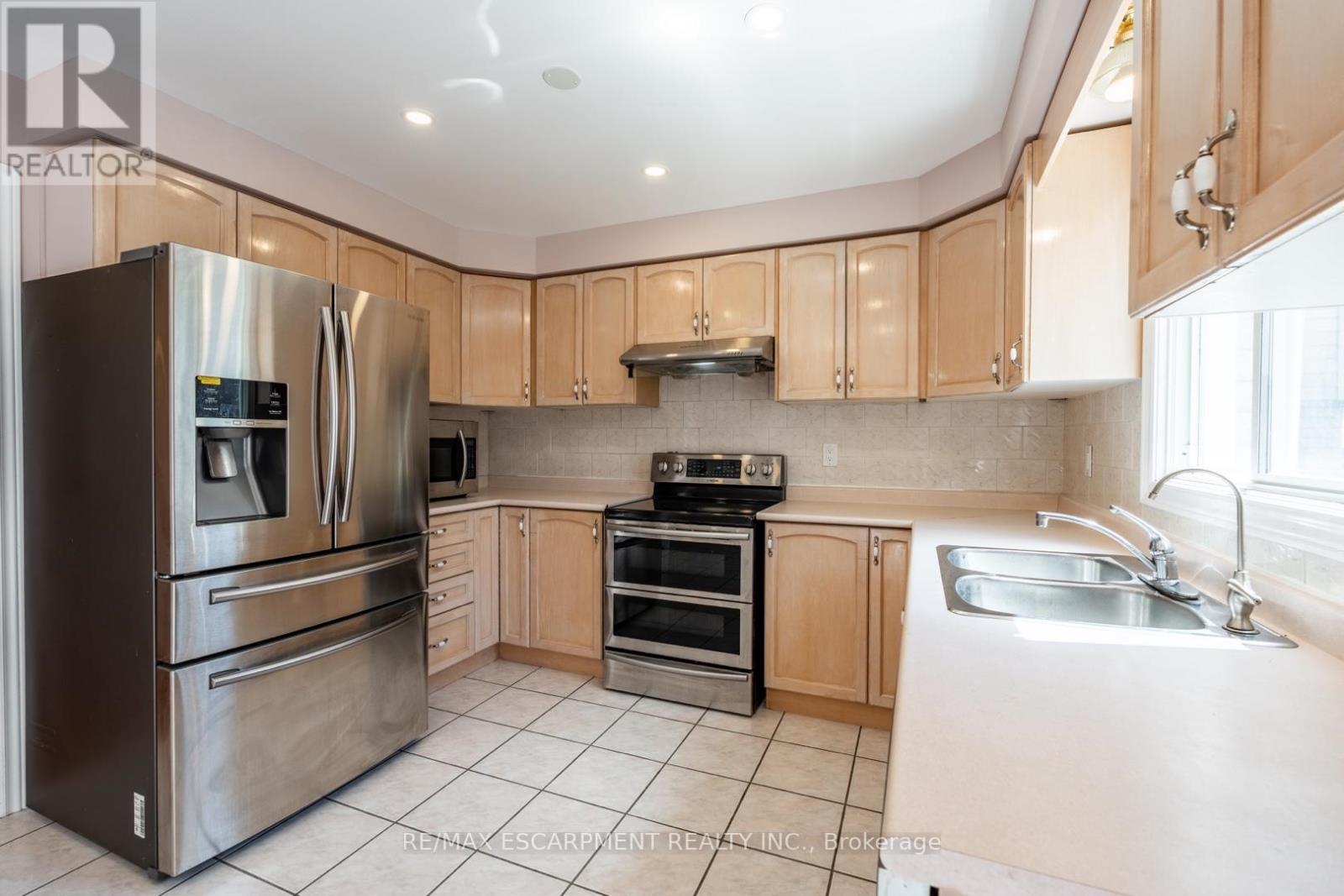 3 Resolute Drive, Hamilton, Ontario  L9A 5J6 - Photo 14 - X12102770