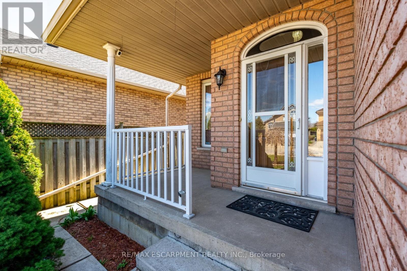 3 Resolute Drive, Hamilton, Ontario  L9A 5J6 - Photo 4 - X12102770