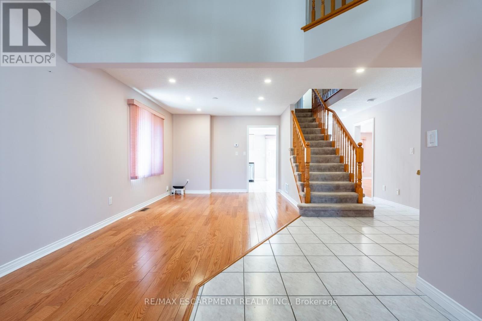 3 Resolute Drive, Hamilton, Ontario  L9A 5J6 - Photo 5 - X12102770