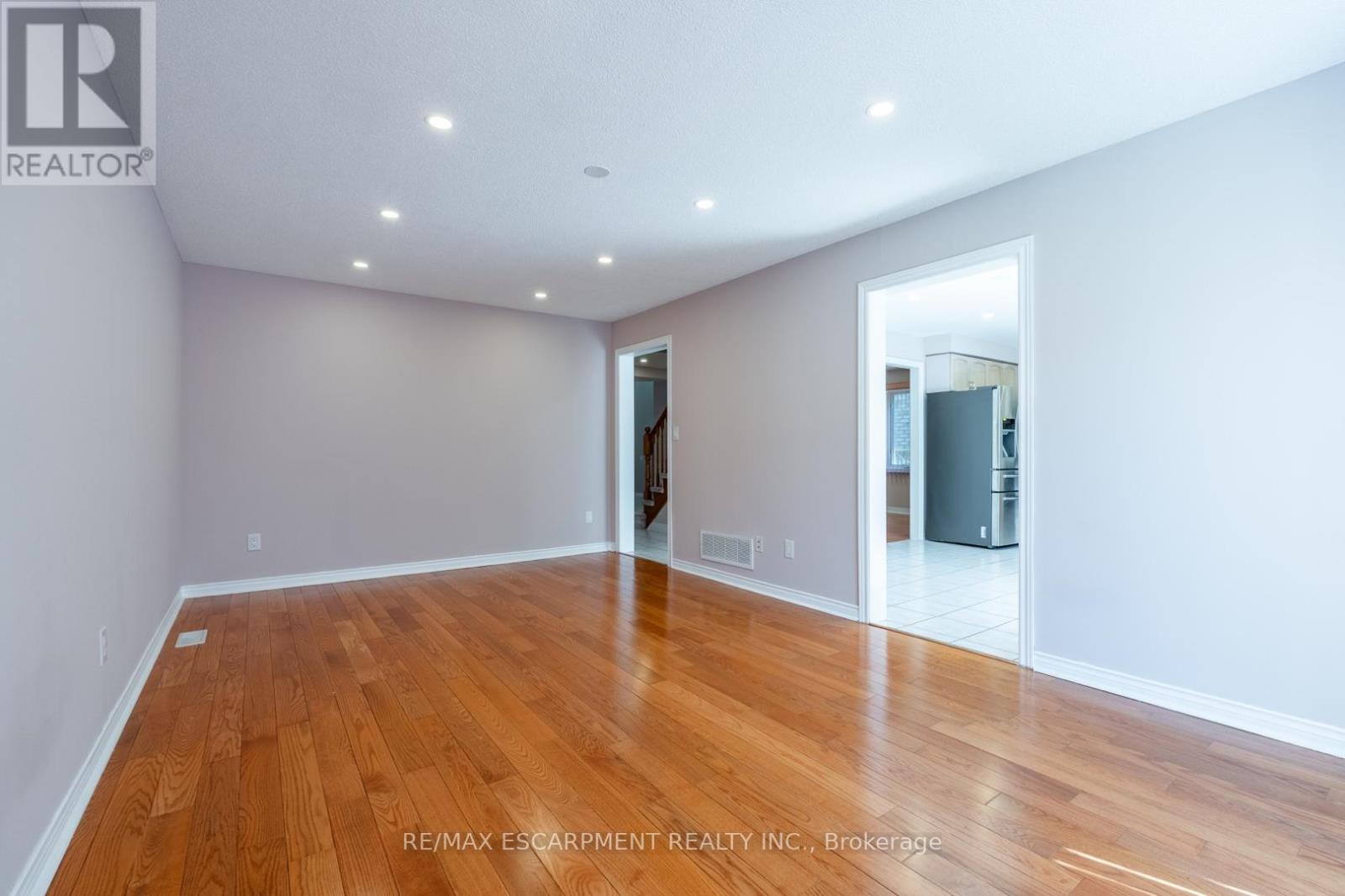 3 Resolute Drive, Hamilton, Ontario  L9A 5J6 - Photo 9 - X12102770