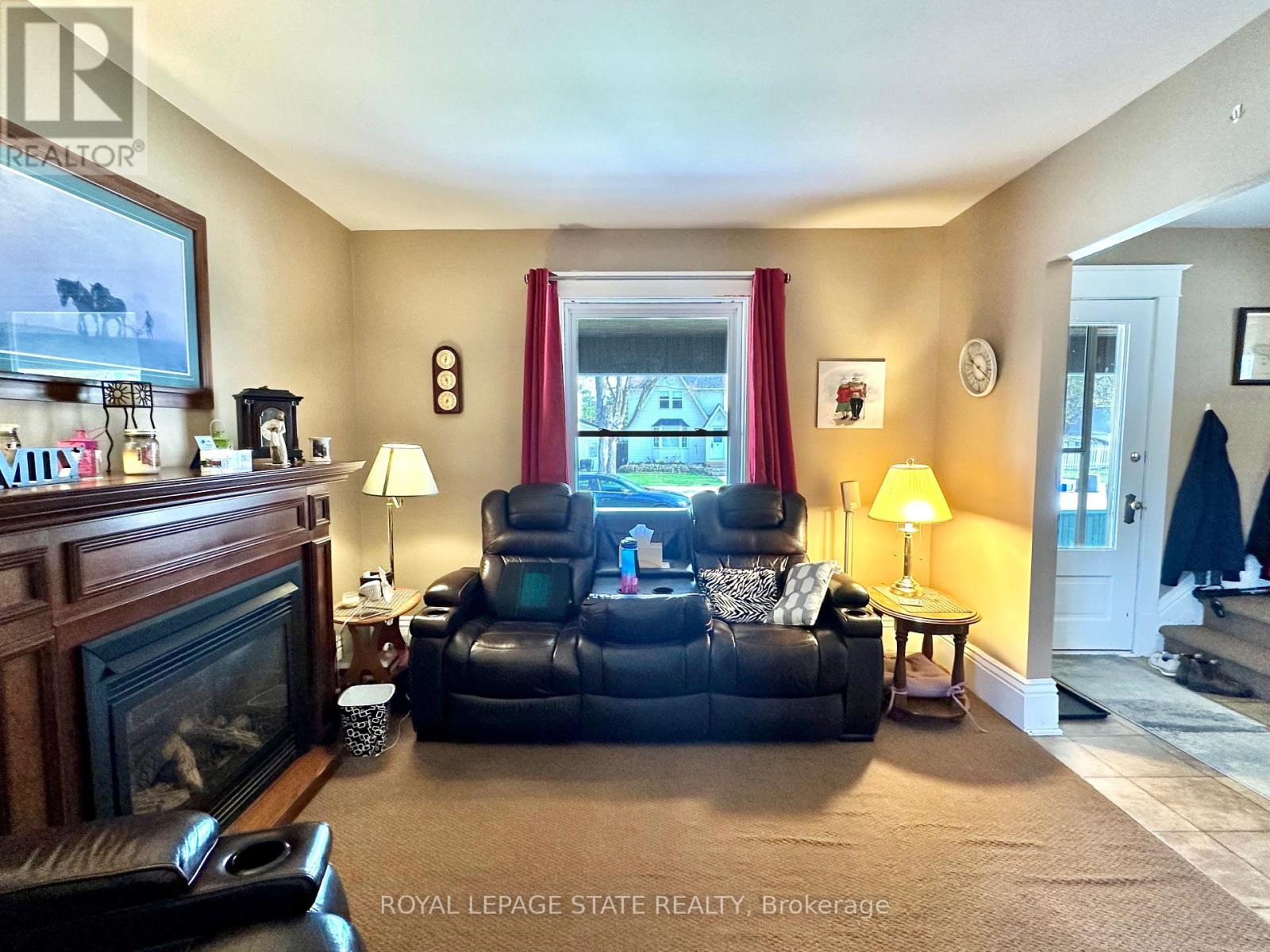 Property at 110 PARK AVENUE W image 5