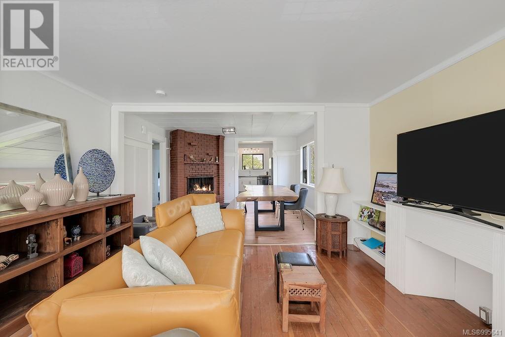Property at 1722 Bay St image 4
