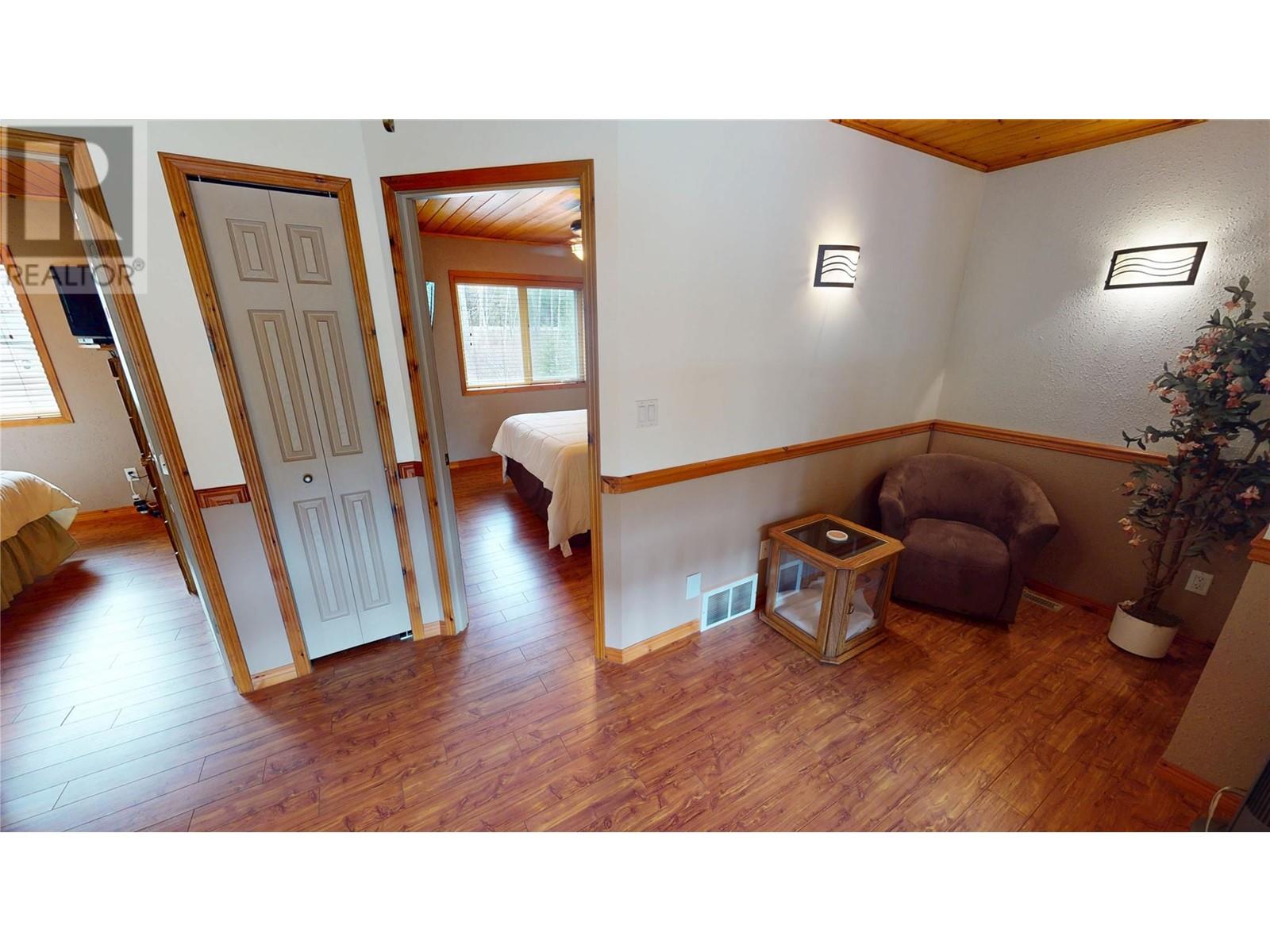 9875 Esquire Road, Moyie, British Columbia  V0B 2A0 - Photo 22 - 10341458