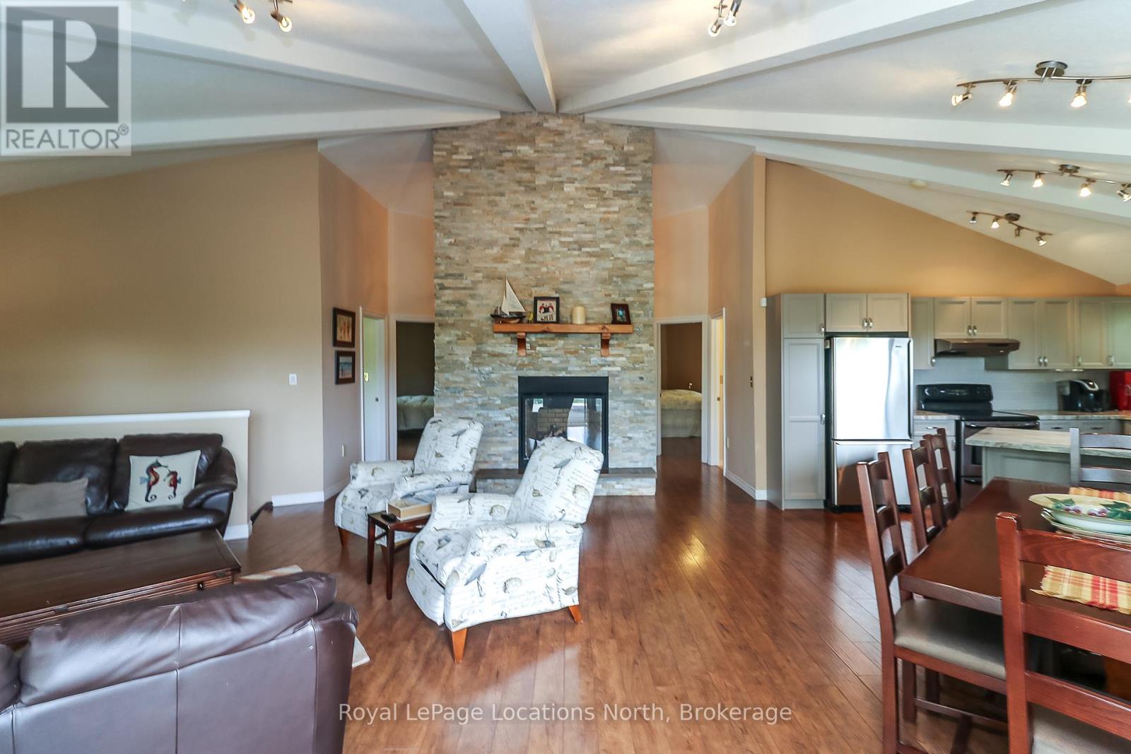 Property at 10 SUNSET COURT image 2