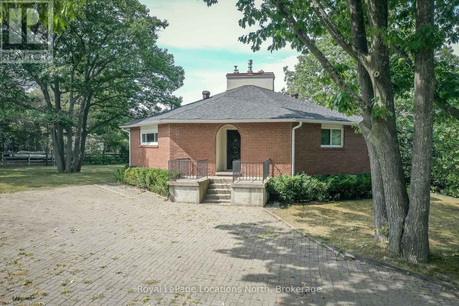 Property at 10 SUNSET COURT image 1