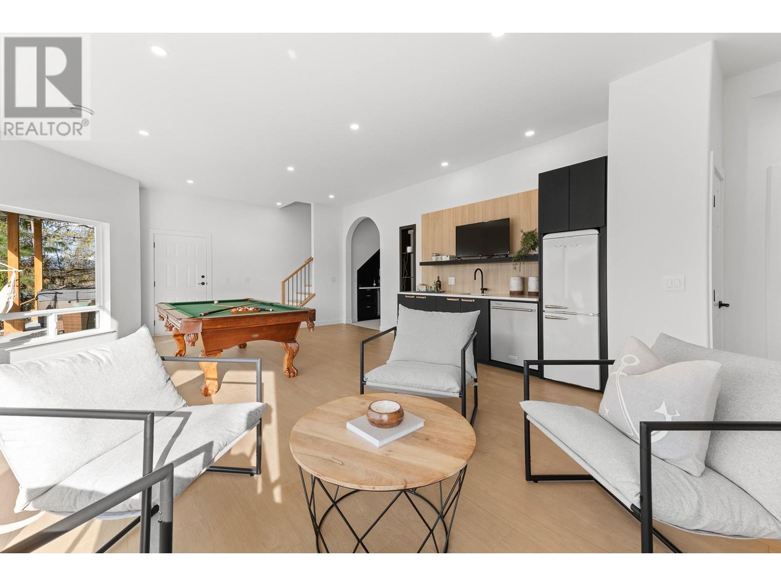 Property at 5538 Lakeshore Road image 5