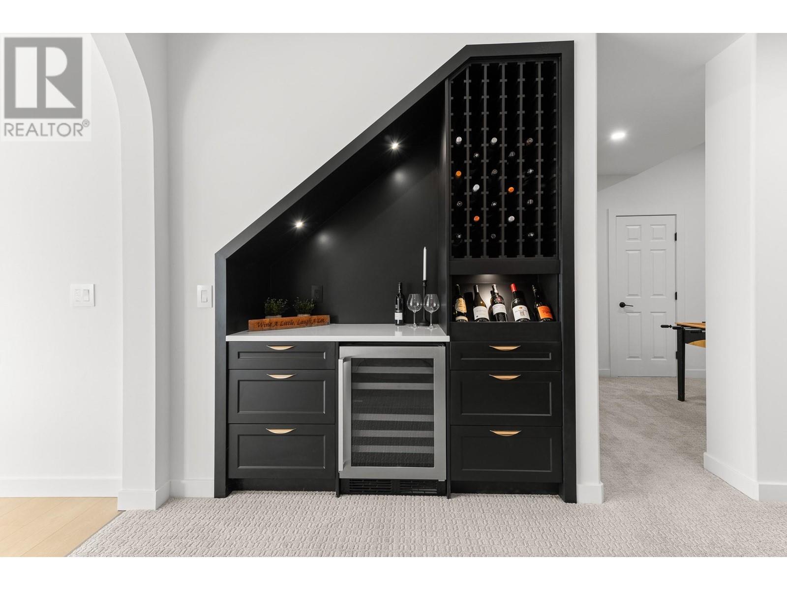 Property at 5538 Lakeshore Road image 3