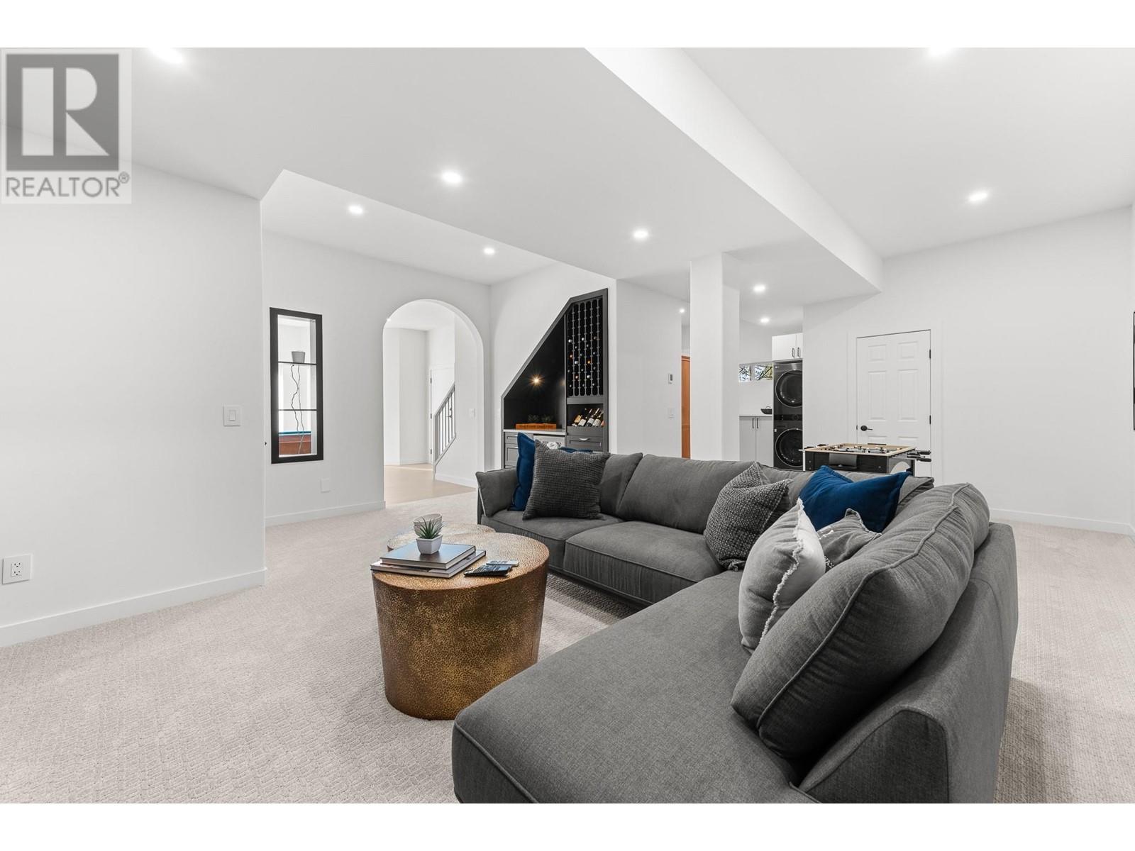 Property at 5538 Lakeshore Road image 2