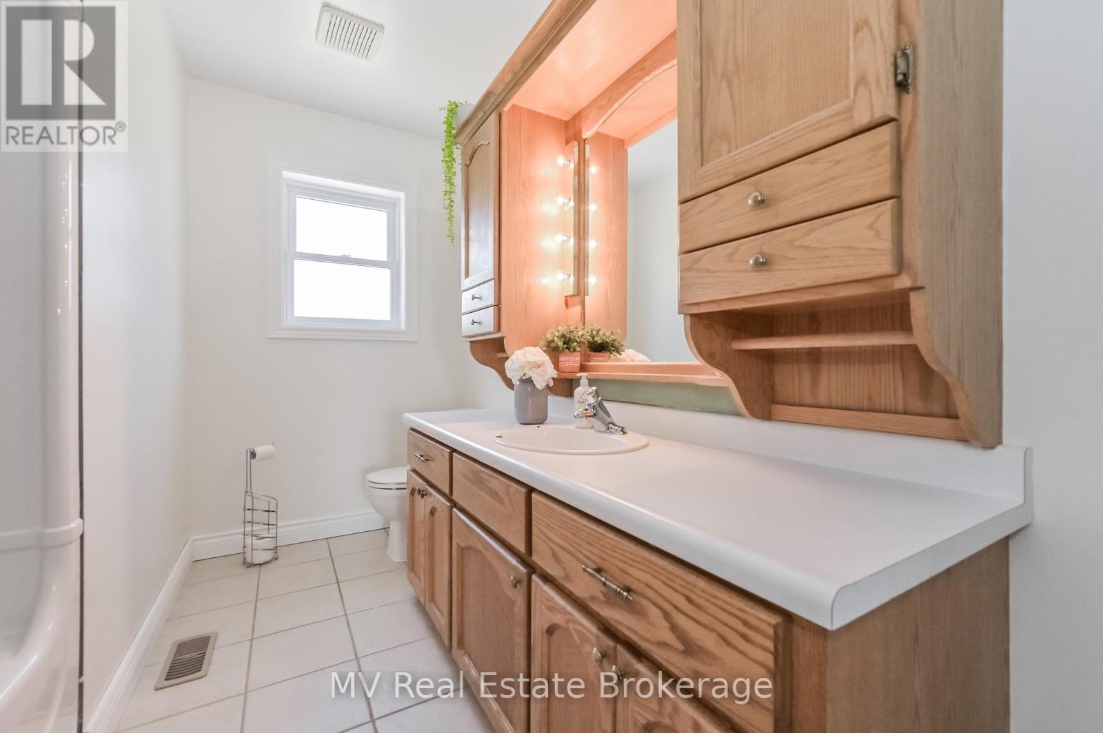 25 Graham Street W, Mapleton, Ontario  N0B 1A0 - Photo 24 - X12102814