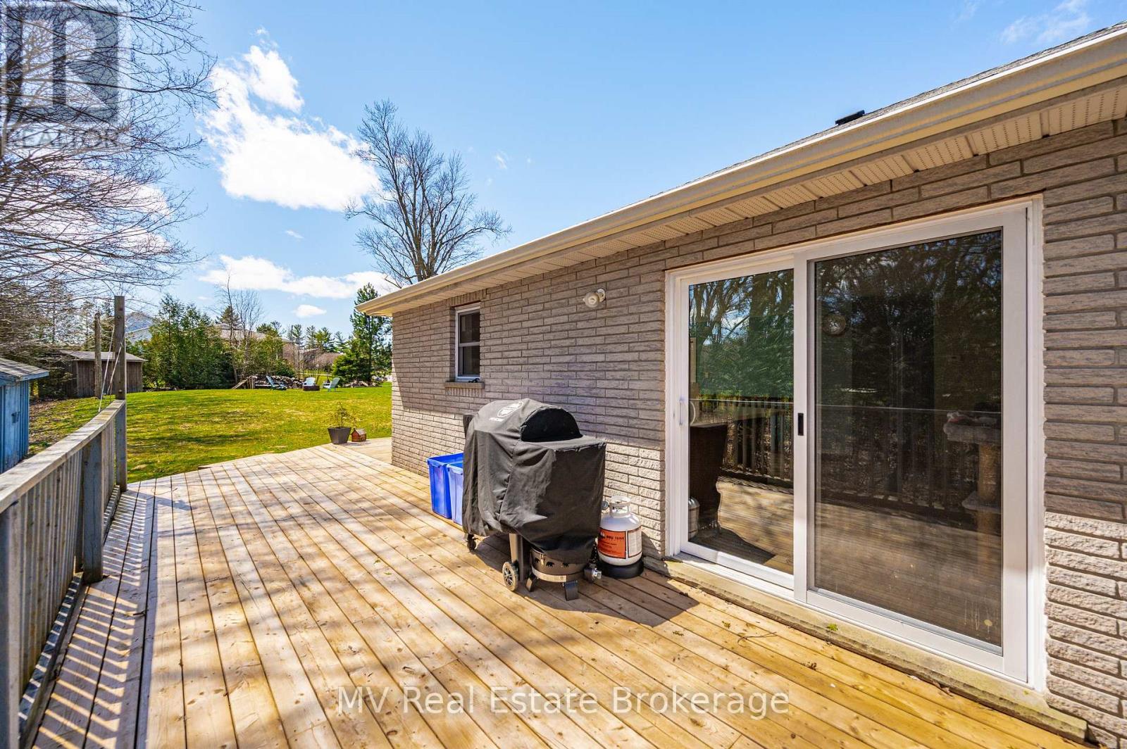 25 Graham Street W, Mapleton, Ontario  N0B 1A0 - Photo 33 - X12102814