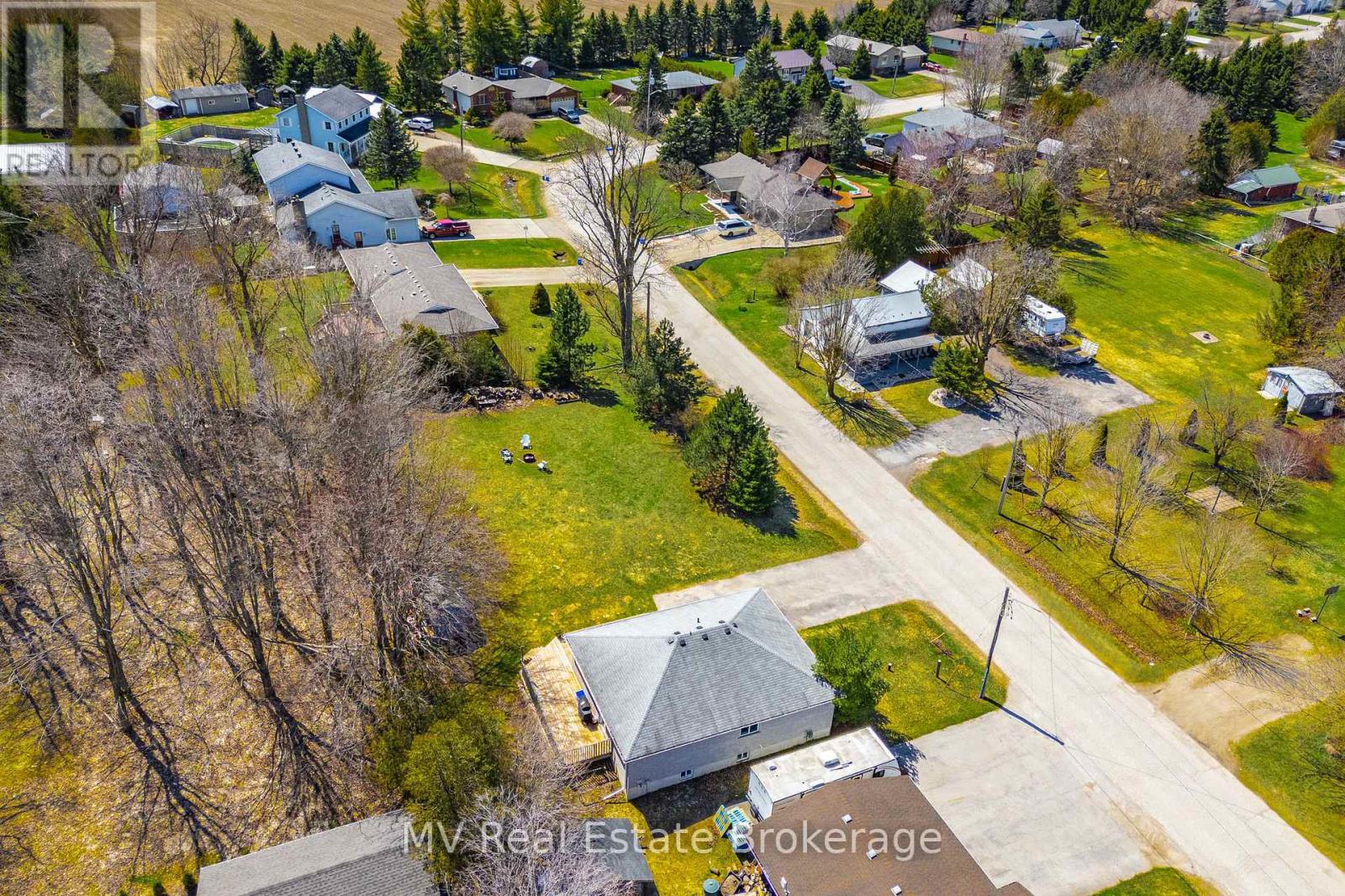25 Graham Street W, Mapleton, Ontario  N0B 1A0 - Photo 40 - X12102814
