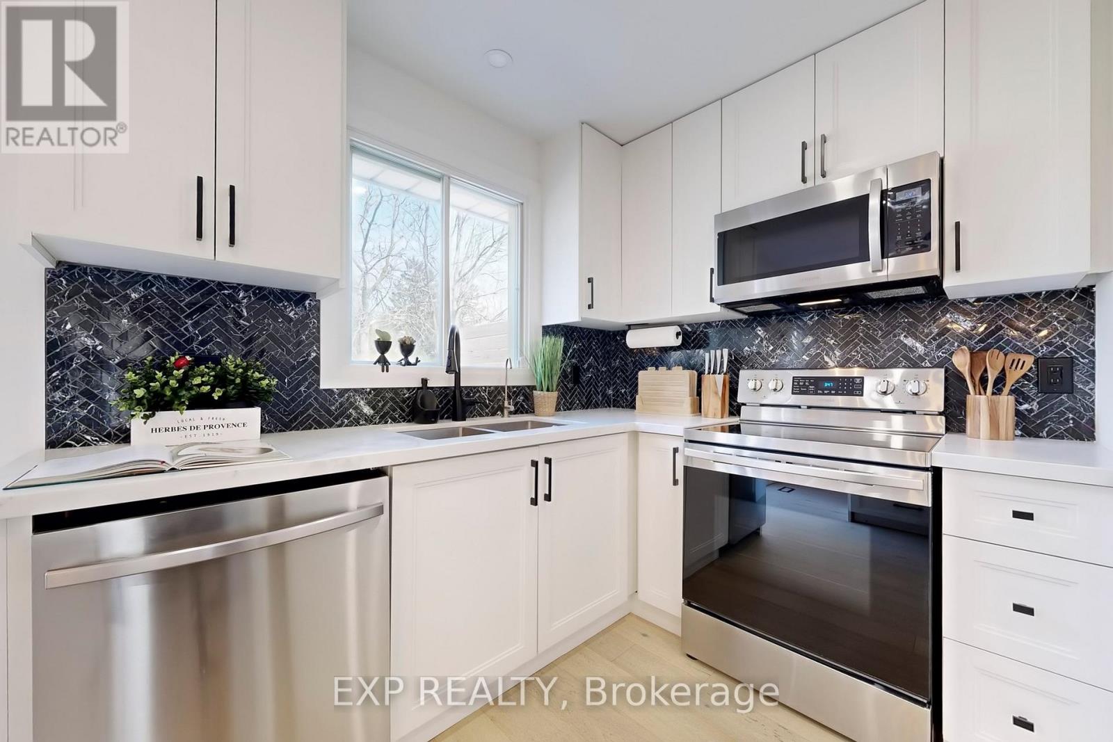 207 Alexander Road, Newmarket, Ontario  L3Y 5P2 - Photo 13 - N12102868
