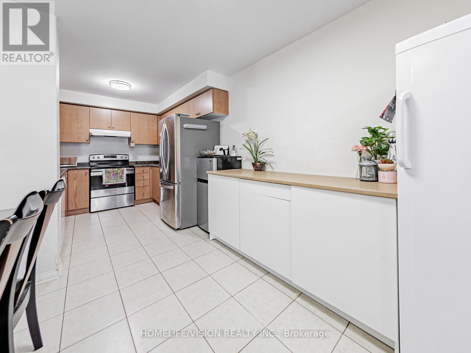 10 Odoardo Disanto Circle W, Toronto, Ontario  M3L 0E7 - Photo 8 - W12102840